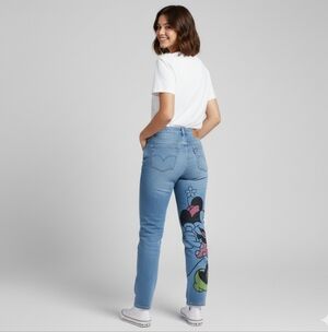 Levi’s x Disney Minnie Mouse High Rise Boyfriend Jeans 28 NWT 28x27